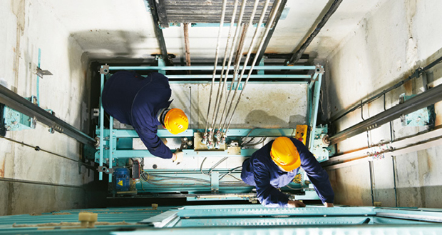 Complii bundelt liften en roltrappen — Britse compliance-markt consolideert door